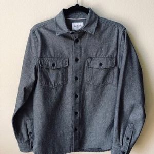 Men’s shirt size small